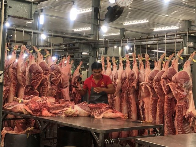 Giá thịt heo ở Sài Gòn đang tăng chóng mặt - Ảnh 2.
