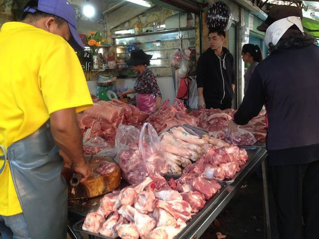 Giá thịt heo ở Sài Gòn đang tăng chóng mặt - Ảnh 4.