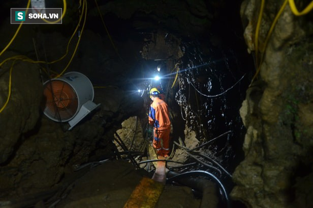  Từ hiện trường cứu hộ người đàn ông mắc kẹt dưới hang ở Lào Cai: Có mùi tử khí phát ra - Ảnh 5.