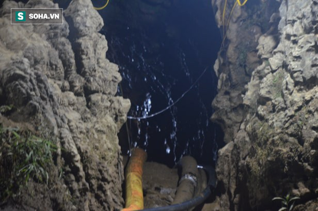  Từ hiện trường cứu hộ người đàn ông mắc kẹt dưới hang ở Lào Cai: Có mùi tử khí phát ra - Ảnh 8.
