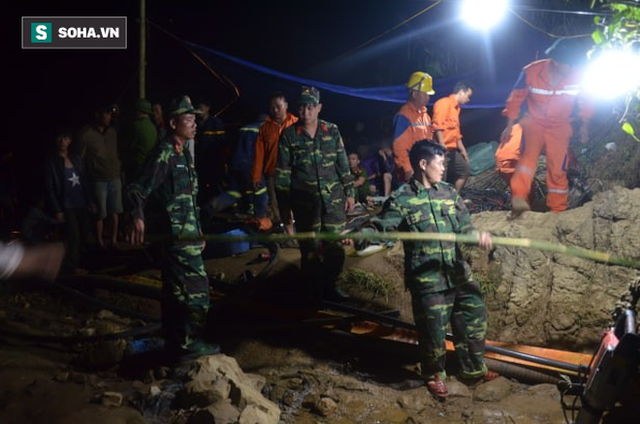  Từ hiện trường cứu hộ người đàn ông mắc kẹt dưới hang ở Lào Cai: Có mùi tử khí phát ra - Ảnh 9.