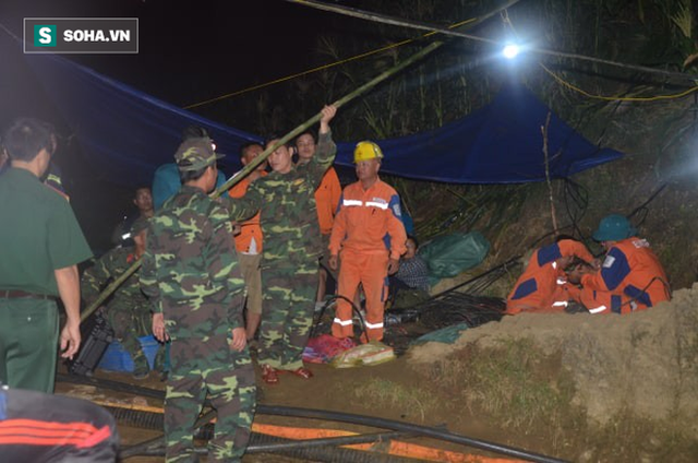  Từ hiện trường cứu hộ người đàn ông mắc kẹt dưới hang ở Lào Cai: Có mùi tử khí phát ra - Ảnh 10.