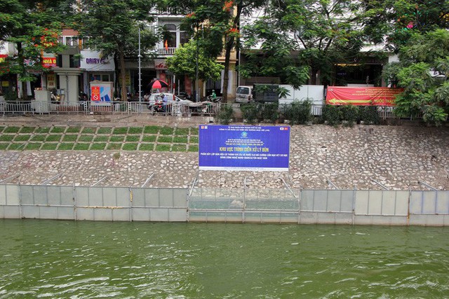Cận cảnh nước sông Tô Lịch sau 2 ngày hồ Tây mở cửa xả nước - Ảnh 3.
