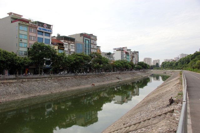 Cận cảnh nước sông Tô Lịch sau 2 ngày hồ Tây mở cửa xả nước - Ảnh 9.