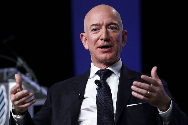 Tỷ phú Jeff Bezos: Muốn cuộc sống hạnh phúc và không còn gì hối tiếc ở tuổi 80, hãy tự hỏi mình 12 câu hỏi này ngay bây giờ - Ảnh 1.