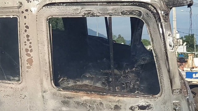CLIP: Xe ben tông thẳng xe bồn, lửa bốc dữ dội, 2 người bị thiêu cháy trong cabin  - Ảnh 9.