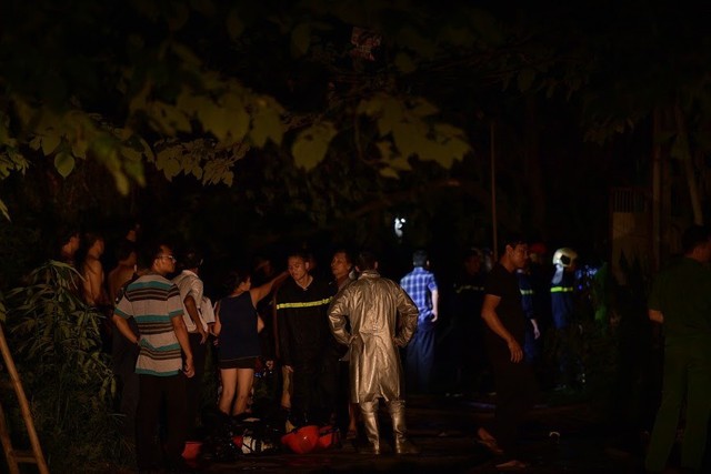 Cháy lớn thiêu rụi xưởng nhựa ở Hà Nội, 2 người may mắn thoát nạn - Ảnh 9.