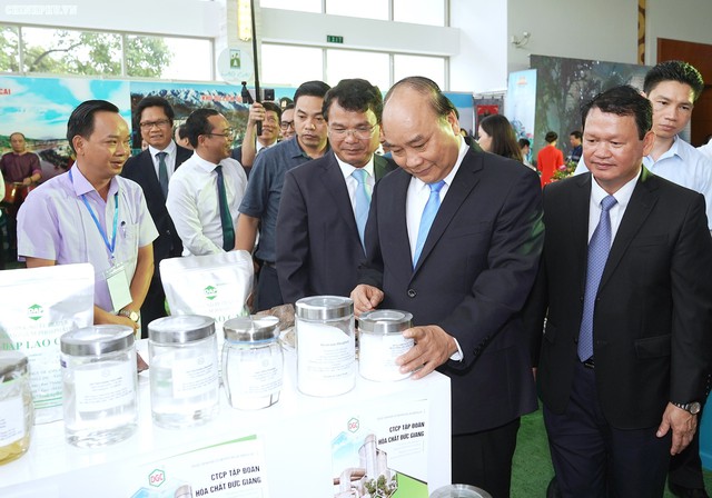  Chùm ảnh: Thủ tướng dự Hội nghị xúc tiến đầu tư, thương mại, du lịch Lào Cai - Ảnh 4.