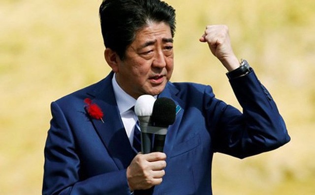 Thủ tướng Abe Shinzo với áp lực từ thắng lợi - Ảnh 1.