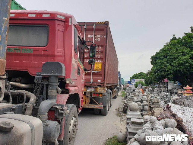 Ảnh: Giao thông Quốc lộ 5 tê liệt hàng chục km sau 3 vụ tai nạn liên tiếp làm 7 người chết - Ảnh 3.