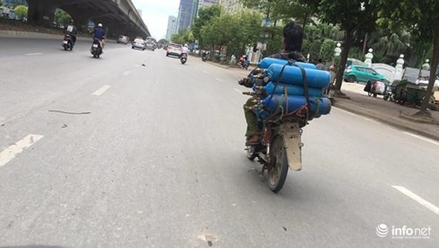 Những hình ảnh xấu xí của người dân vi phạm giao thông ở Hà Nội - Ảnh 12.