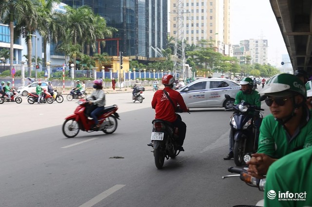 Những hình ảnh xấu xí của người dân vi phạm giao thông ở Hà Nội - Ảnh 5.