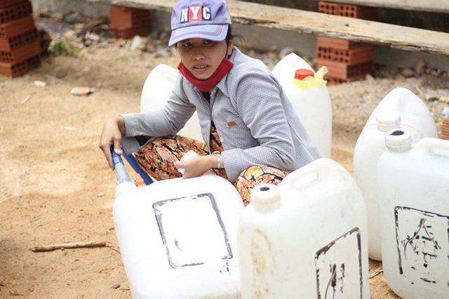 Bình Định đưa xe chữa cháy tiếp nước sinh hoạt cho người dân - Ảnh 4.
