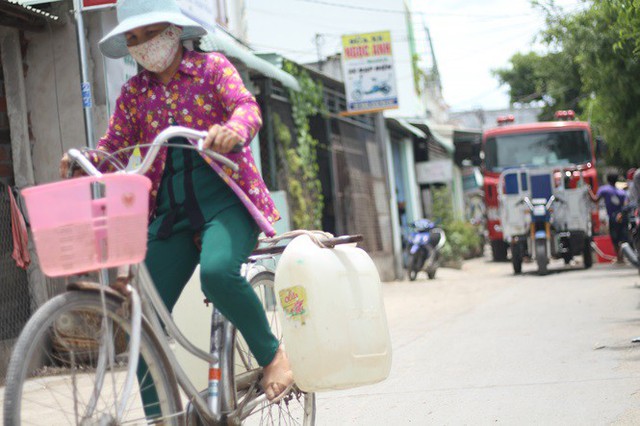 Bình Định đưa xe chữa cháy tiếp nước sinh hoạt cho người dân - Ảnh 9.