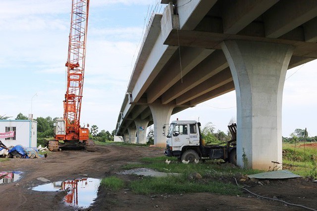 Điều gì đang xảy ra ở công trường cao tốc Trung Lương gần 10 nghìn tỷ? - Ảnh 1.