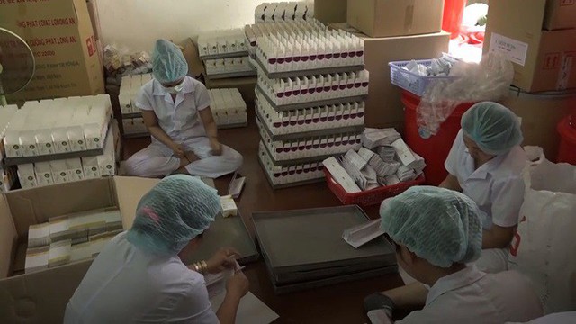 Đột kích cơ sở sản xuất thực phẩm chức năng giả ở Sài Gòn - Ảnh 3.