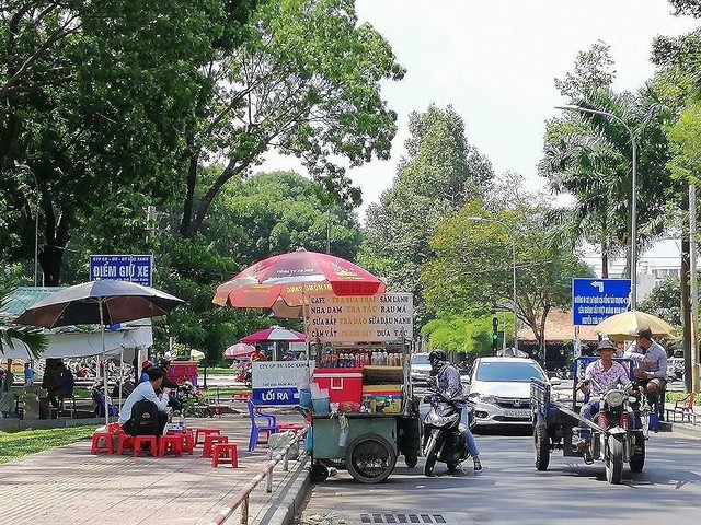 Hàng loạt công viên trở nên nhốn nháo vì hàng rong - Ảnh 4.