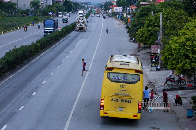 Xe tải lật chết 5 người ở Hải Dương, Trung tá CSGT nói lý do tài xế giật mình - Ảnh 10.