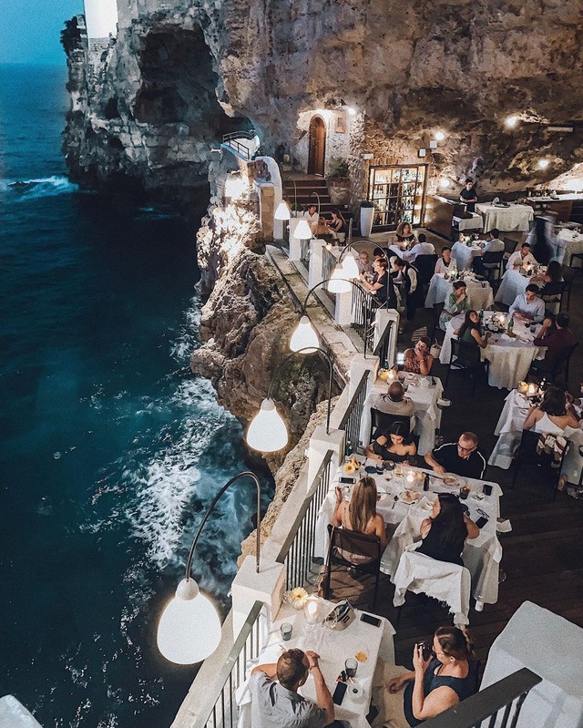 Nhà hàng trong hang động lãng mạn nhất nước Ý: Có khả năng gây mê cao cho bất kì cặp đôi nào hẹn hò tại đây - Ảnh 1.