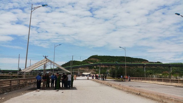 Hiện trường vụ sập đường tại Thanh Hóa khiến 5 người thương vong - Ảnh 12.
