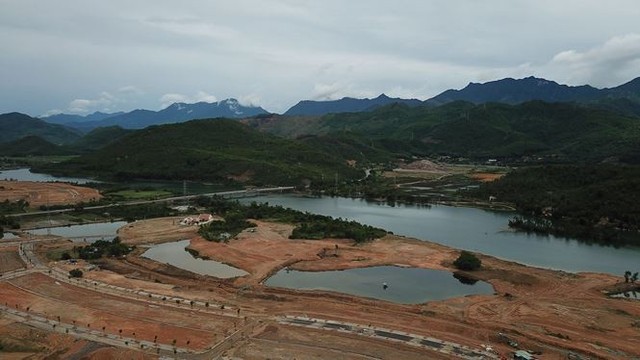 Đà Nẵng tạm dừng dự án để xác minh việc lấn sông Cu Đê - Ảnh 1.