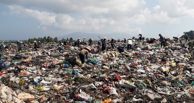 [Nóng] Giám đốc Sở TNMT Đà Nẵng nói ô nhiễm do người nhặt rác, dân bức xúc: Tôi là người nhặt rác đây...! - Ảnh 2.