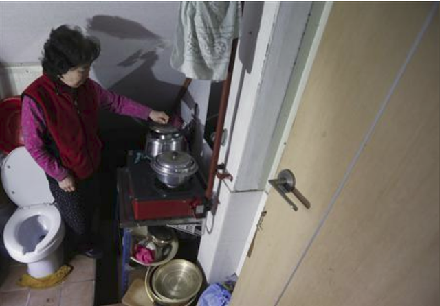 Người già ở Hàn Quốc: Hi sinh tất cả cho con cái, đến khi về hưu, sống trong cô đơn và chết trong cô độc - Ảnh 5.