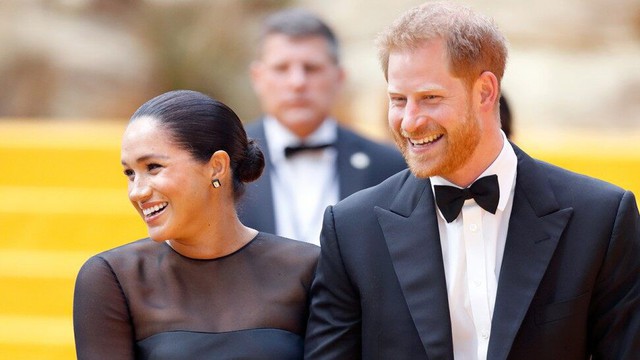 Mải mê theo đuổi thời trang, viết sách để đánh bóng tên tuổi, Meghan Markle bị chỉ trích vì quên đi nhiệm vụ quan trọng nhất - Ảnh 1.