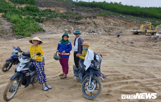 Ảnh: Dân dựng lều trại, ngăn cản thi công lò đốt rác ở Quảng Nam - Ảnh 6.