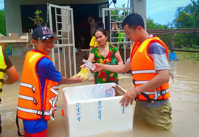 Toàn cảnh người dân đảo ngọc quay cuồng trong trận lũ lịch sử ở Phú Quốc - Ảnh 15.