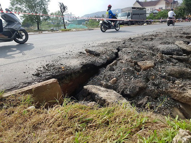 Đường trên đảo Phú Quốc bị tàn phá nghiêm trọng sau trận lụt lịch sử  - Ảnh 11.