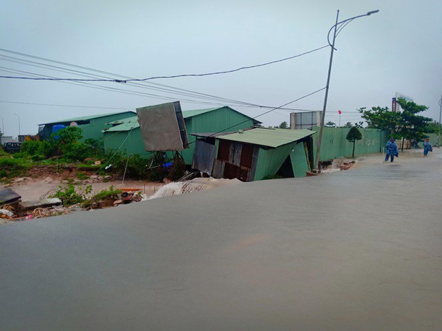 Đường trên đảo Phú Quốc bị tàn phá nghiêm trọng sau trận lụt lịch sử  - Ảnh 9.