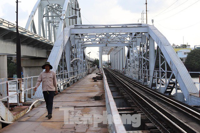 Bay trên cao ngắm cây cầu sắt 117 năm tuổi ở Sài Gòn sắp tháo dỡ - Ảnh 10.