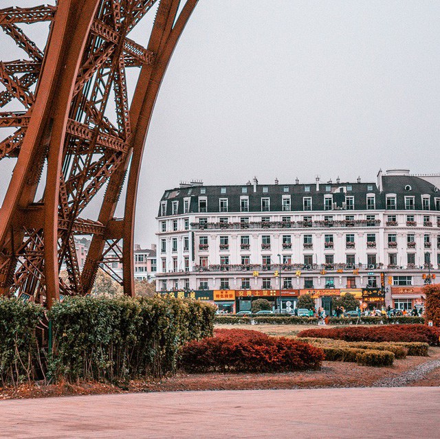 Sửng sốt với tiểu Paris “sao y bản chính” của Trung Quốc: Vẻ ngoài giống nhau đến kinh ngạc nhưng liệu có so được với bản gốc? - Ảnh 47.