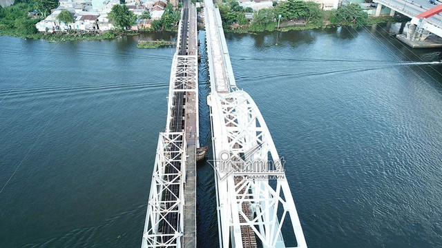 Ngắm từ trên cao cầu đường sắt 117 năm tuổi ở Sài Gòn sắp tháo dỡ - Ảnh 1.