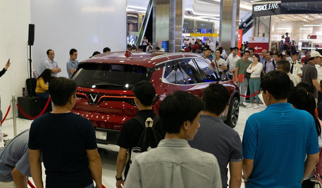 Báo Trung Quốc: Việt Nam tăng vọt nhập ô tô ngoại, liệu thương hiệu Vinfast có thể cất cánh? - Ảnh 1.
