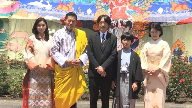 Hoàng hậu Bhutan đọ sắc Thái tử phi Nhật Bản nhưng 2 Hoàng tử nhỏ mới là tâm điểm chú ý, khiến người dùng mạng rần rần - Ảnh 2.