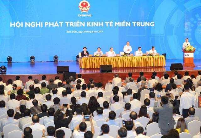 Thủ tướng Nguyễn Xuân Phúc: Miền Trung cần tìm ra căn bệnh để tháo gỡ - Ảnh 4.