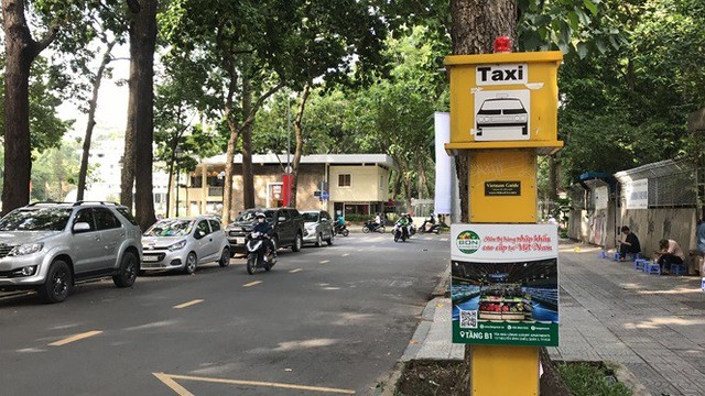 Cận cảnh những điểm đón taxi hoang phế ở Sài Gòn - Ảnh 1.