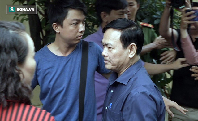  Ông Nguyễn Hữu Linh hầu tòa lần 2, không còn chạy trốn phóng viên như phiên xử trước - Ảnh 1.