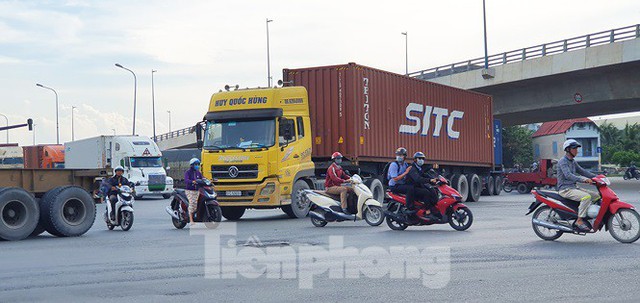 Ớn lạnh hung thần container tung hoành trên đường phố Sài Gòn - Ảnh 10.