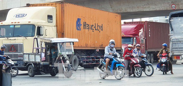 Ớn lạnh hung thần container tung hoành trên đường phố Sài Gòn - Ảnh 11.