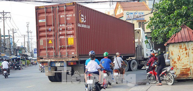 Ớn lạnh hung thần container tung hoành trên đường phố Sài Gòn - Ảnh 14.