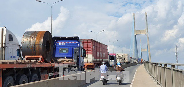 Ớn lạnh hung thần container tung hoành trên đường phố Sài Gòn - Ảnh 18.