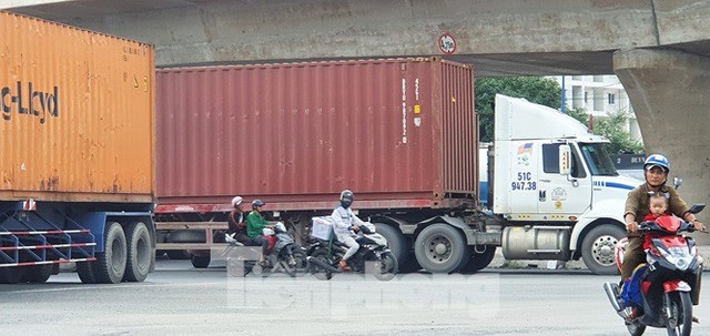 Ớn lạnh hung thần container tung hoành trên đường phố Sài Gòn - Ảnh 5.