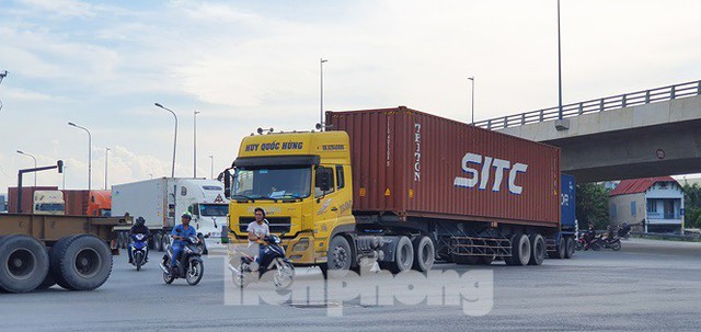 Ớn lạnh hung thần container tung hoành trên đường phố Sài Gòn - Ảnh 9.