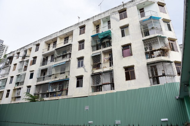 Cận cảnh chung cư nghiêng ở Sài Gòn bị đề nghị tháo dỡ khẩn cấp - Ảnh 1.