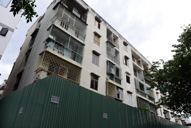 Cận cảnh chung cư nghiêng ở Sài Gòn bị đề nghị tháo dỡ khẩn cấp - Ảnh 2.