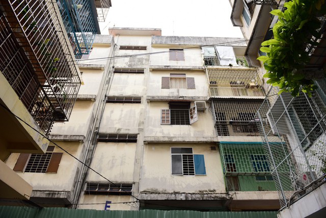 Cận cảnh chung cư nghiêng ở Sài Gòn bị đề nghị tháo dỡ khẩn cấp - Ảnh 3.
