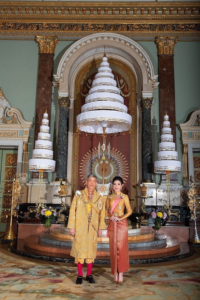 Cung điện Thái Lan công bố tiểu sử và hình ảnh chưa từng thấy của Hoàng quý phi mới sắc phong khiến cộng đồng xôn xao đến sập cả mạng - Ảnh 4.